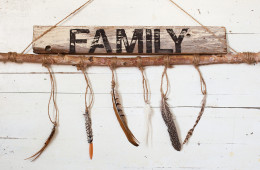 diy feather wall hanging