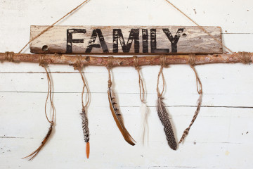 diy feather wall hanging
