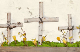 Old Rugged Cross – a Great Easter Decoration