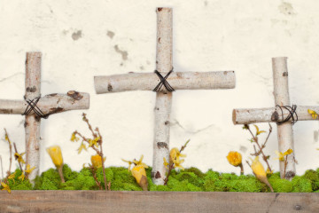 Old Rugged Cross – a Great Easter Decoration